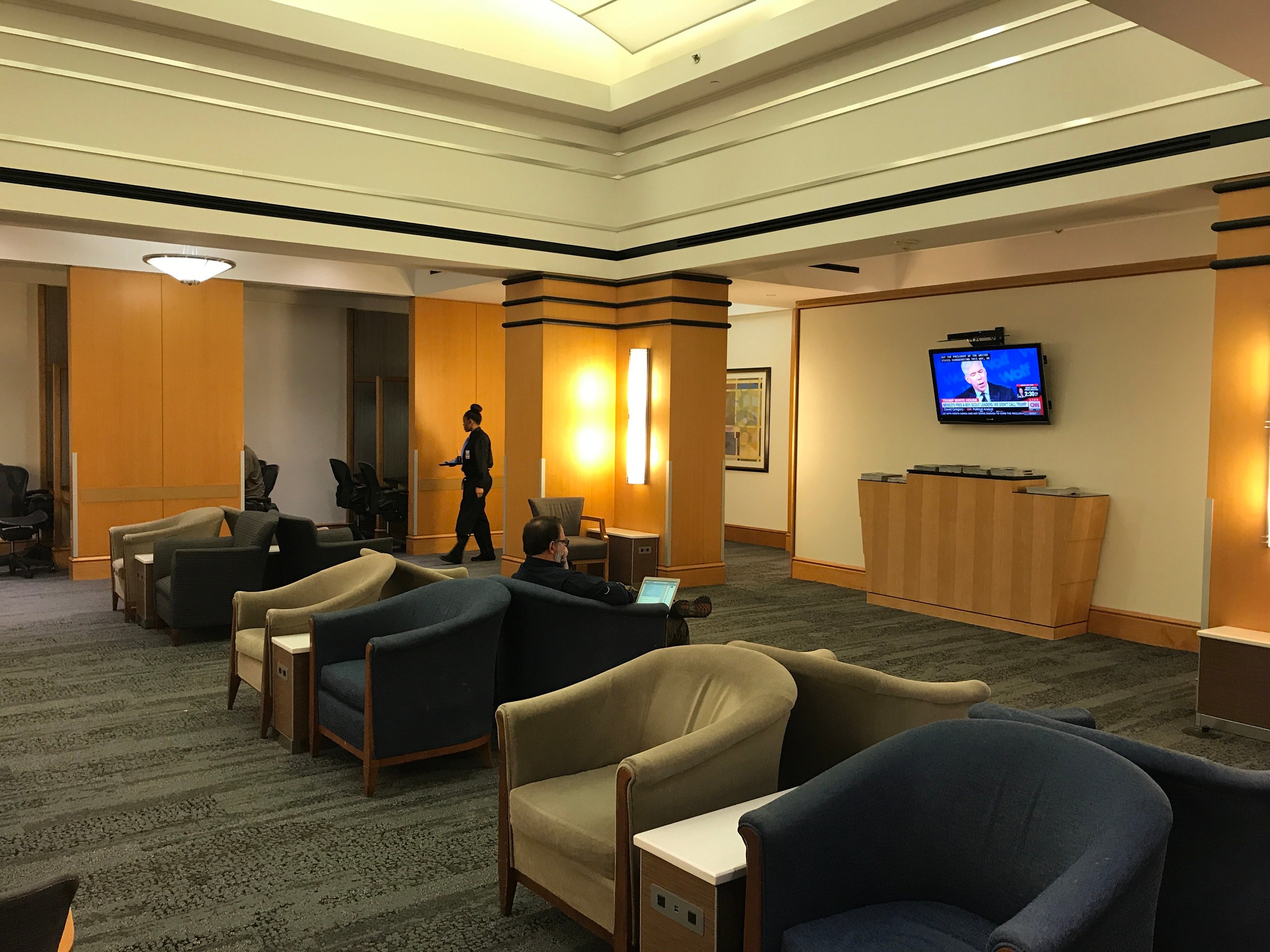 Delta Air Lines Delta Sky Club, photo 6