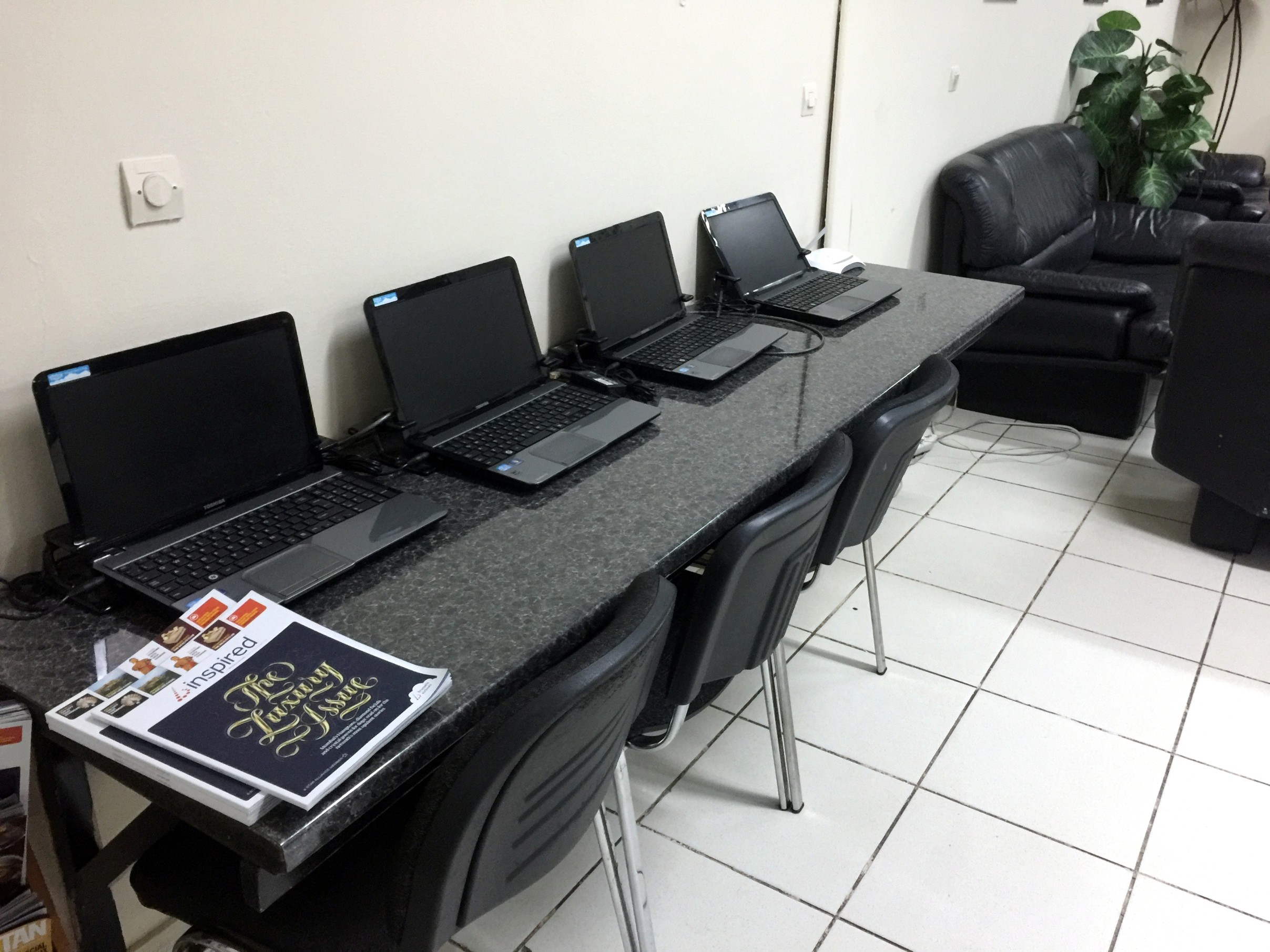 First Class Lounge, photo 12