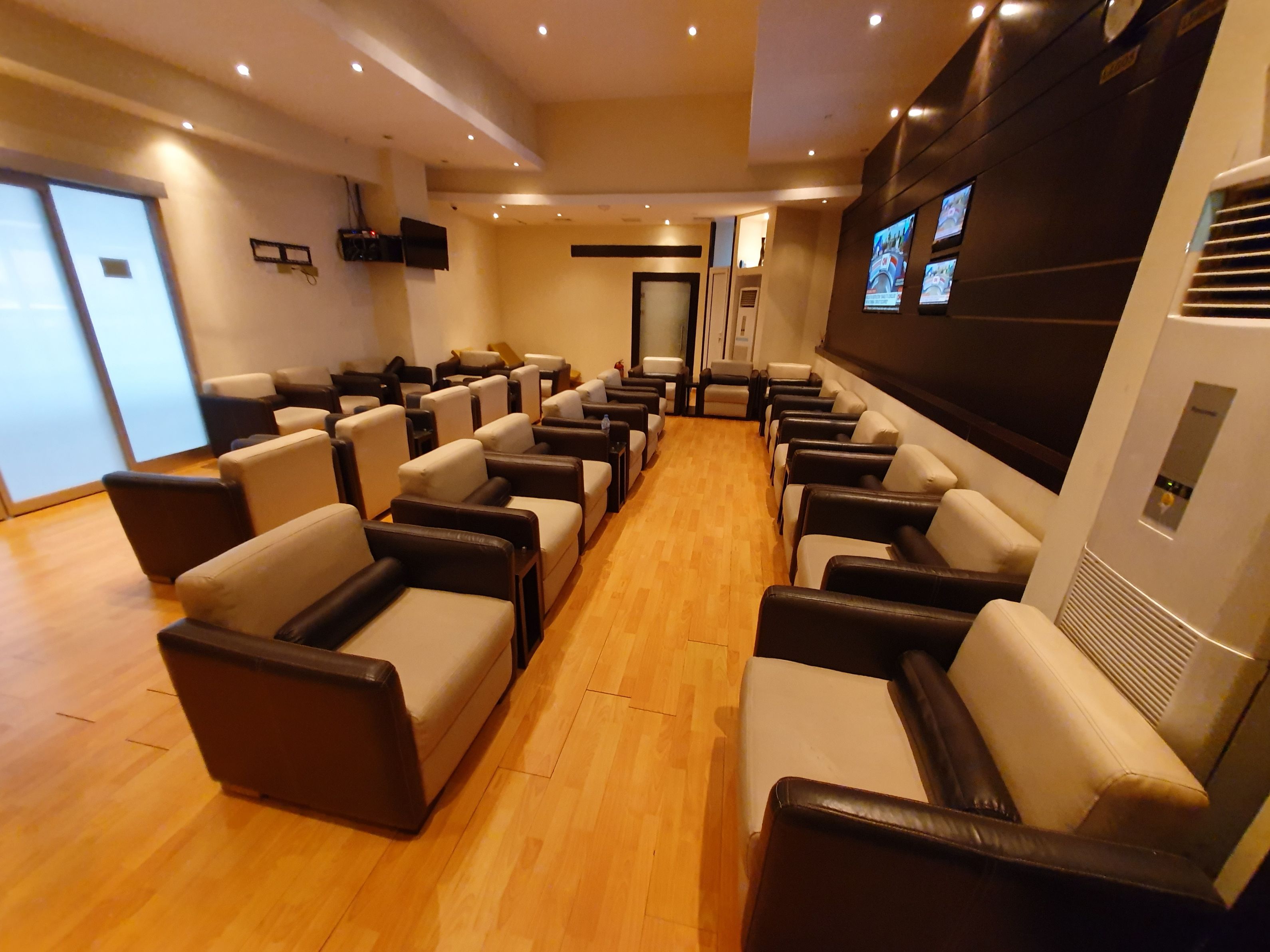 Skyway Premium Lounge, foto 4