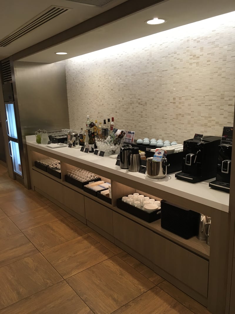Japan Airlines JAL Sakura Lounge, photo 12