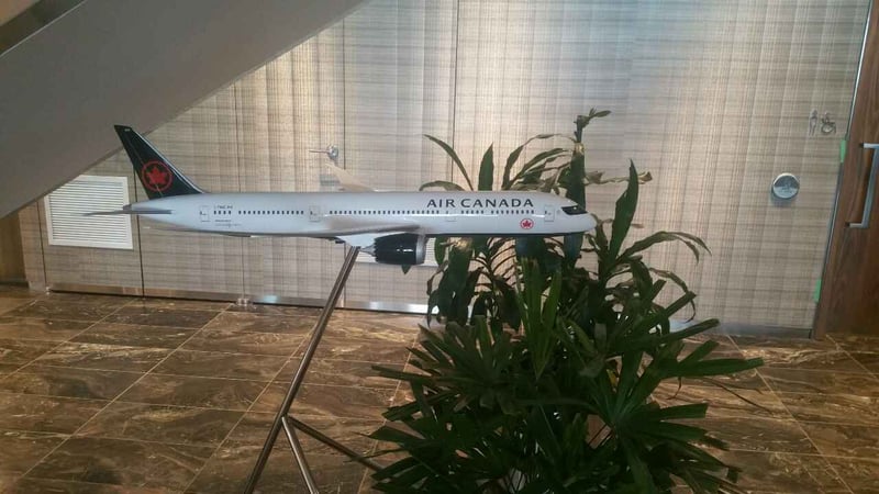 Air Canada Maple Leaf Lounge, photo 3