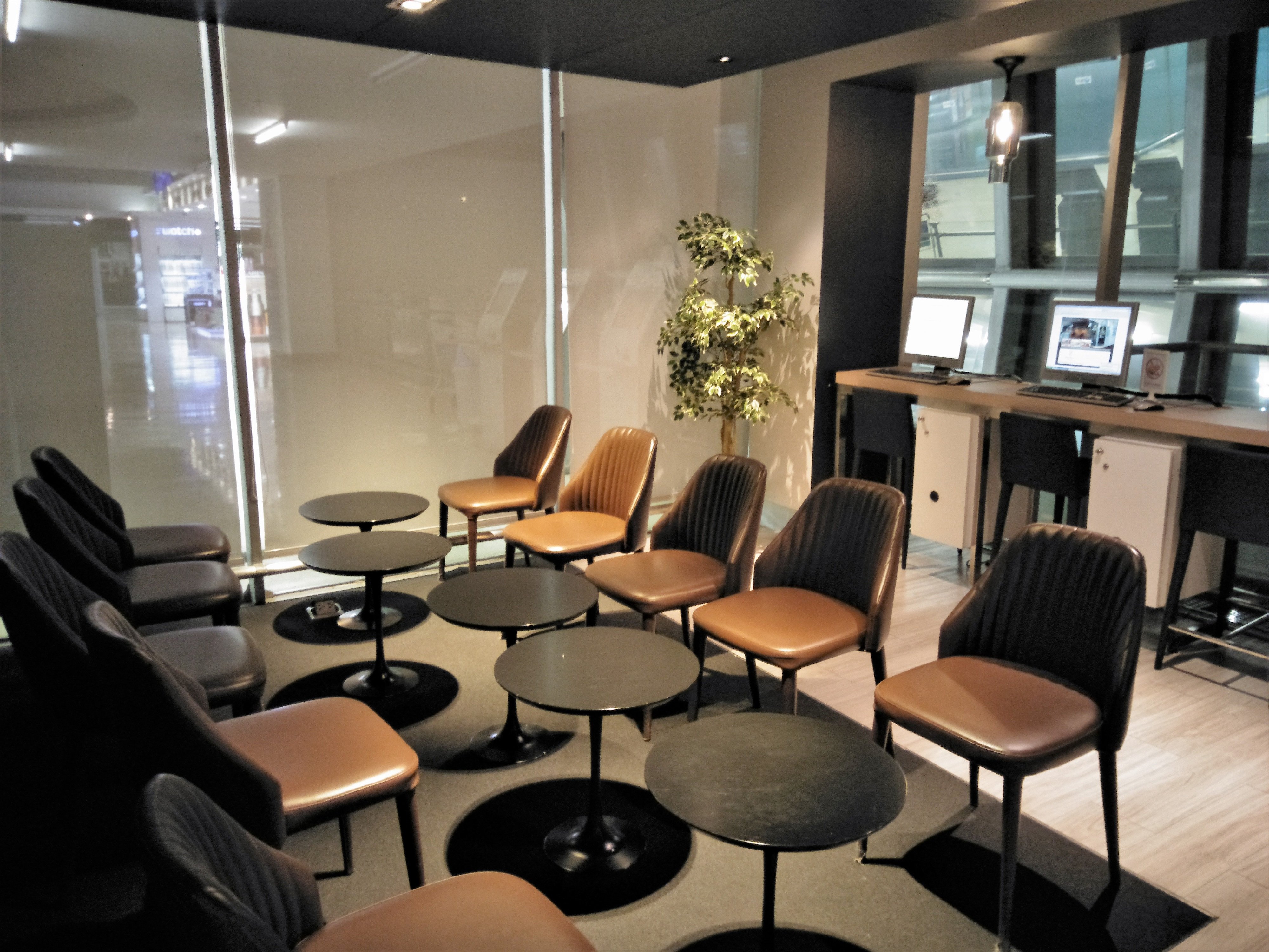 Miracle First Class Lounge, foto 3