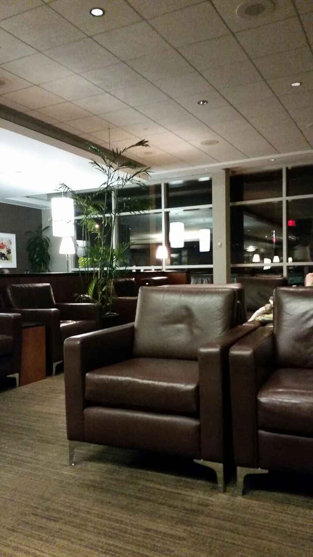 Air Canada Maple Leaf Lounge, photo 4