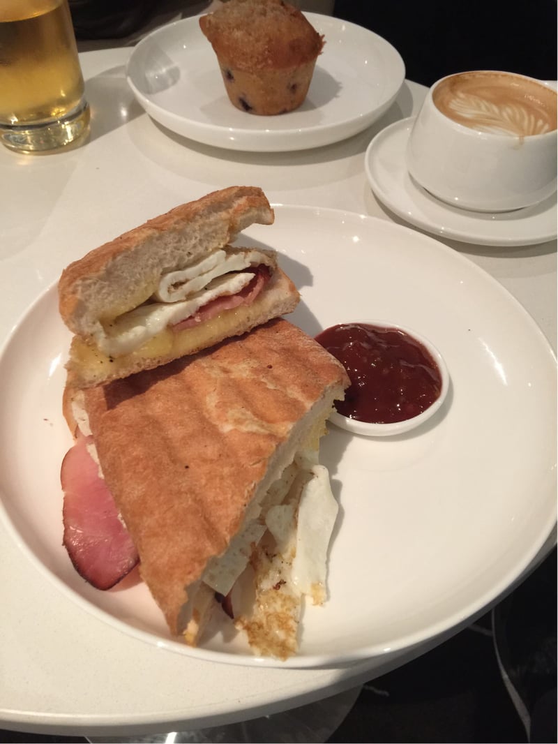 Qantas Airways International Business Lounge, photo 10