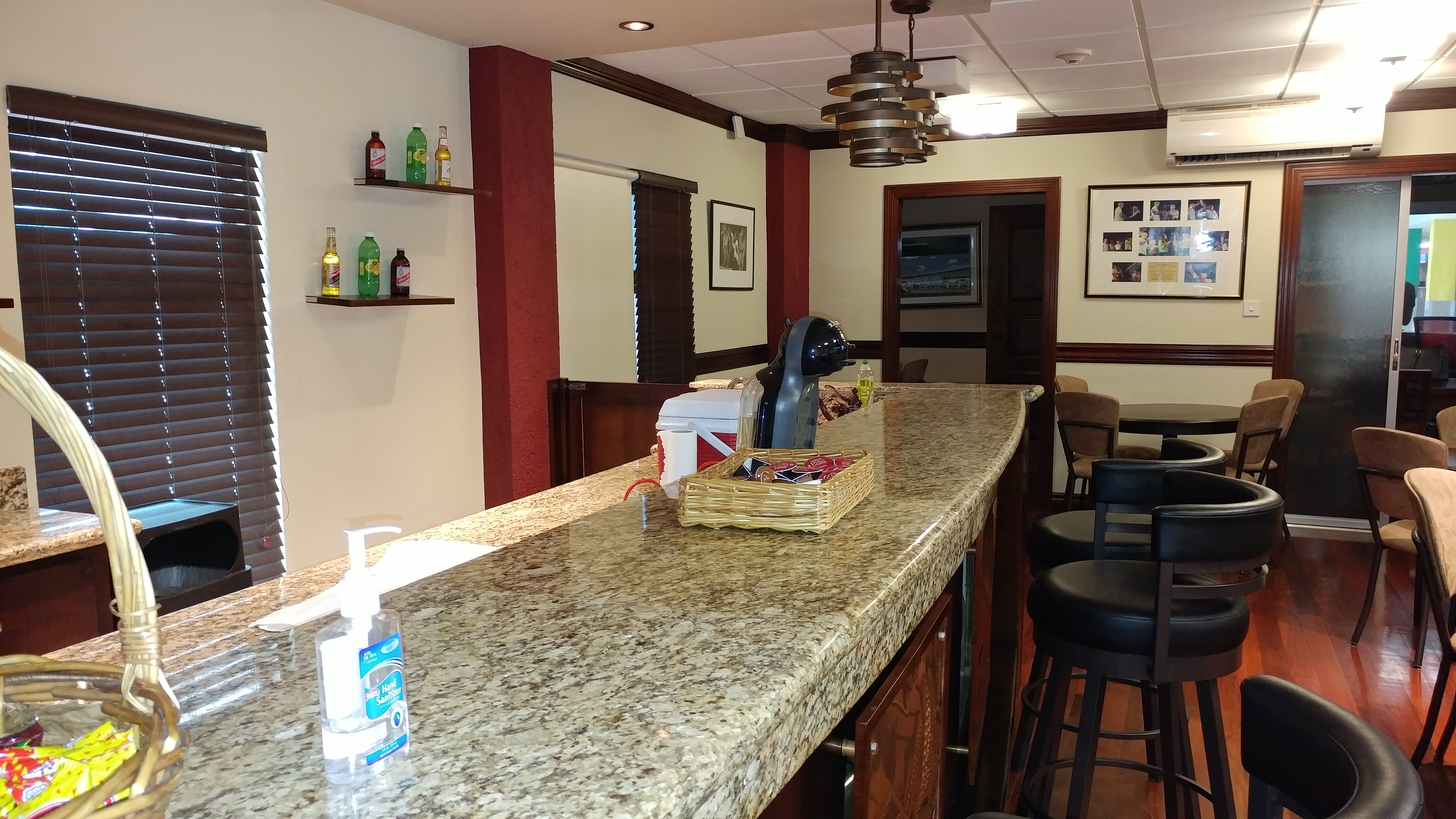 Club Kingston Arrivals Lounge, foto 9