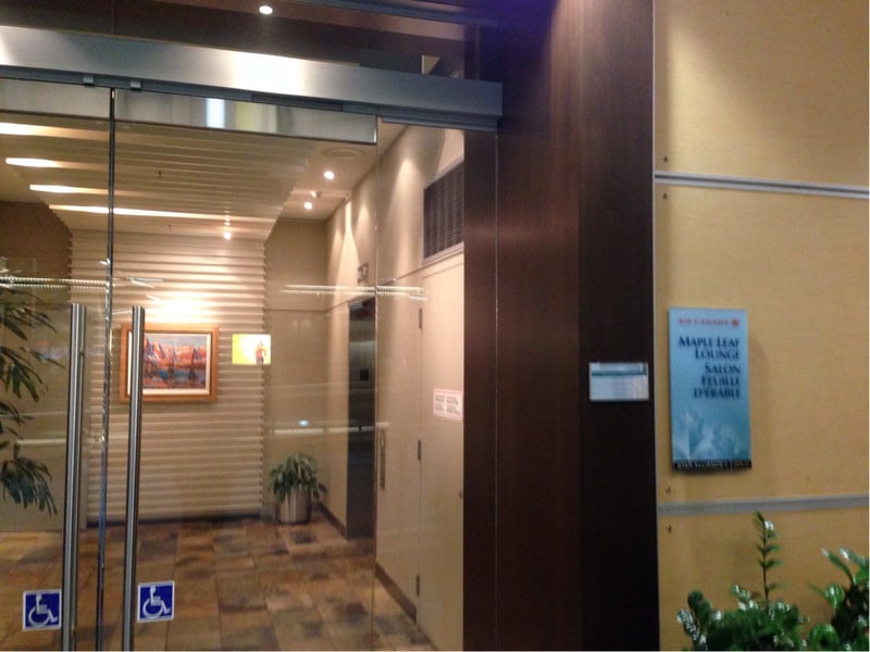 Air Canada Maple Leaf Lounge, photo 2