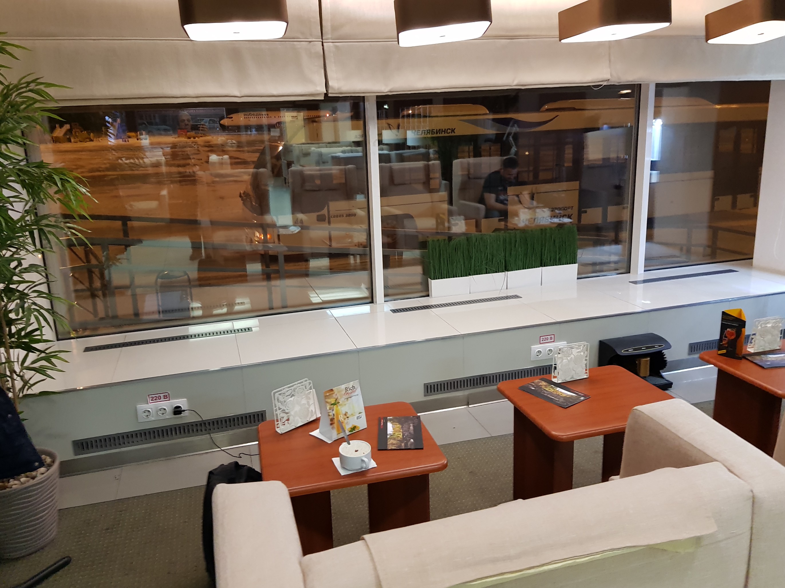 Domestic Business Lounge, photo 3