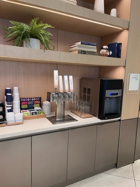 Capital One Lounge, photo 7