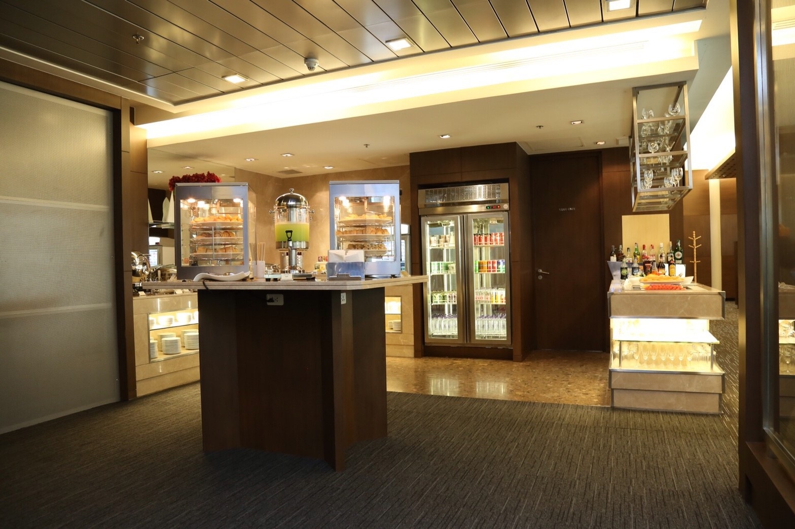 Miracle First and Business Class Lounge (A1), photo 4
