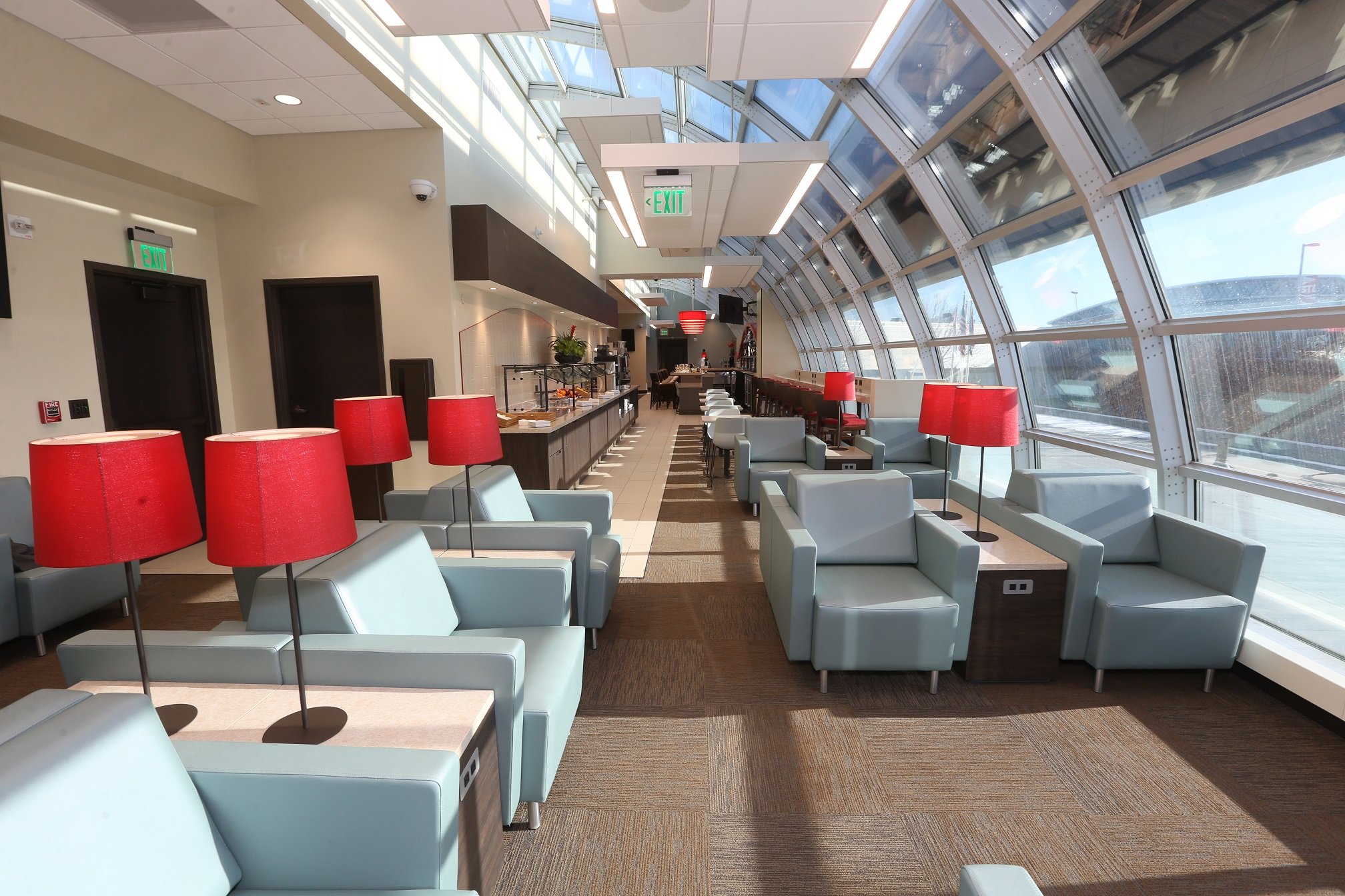 Wingtips Lounge, photo 3