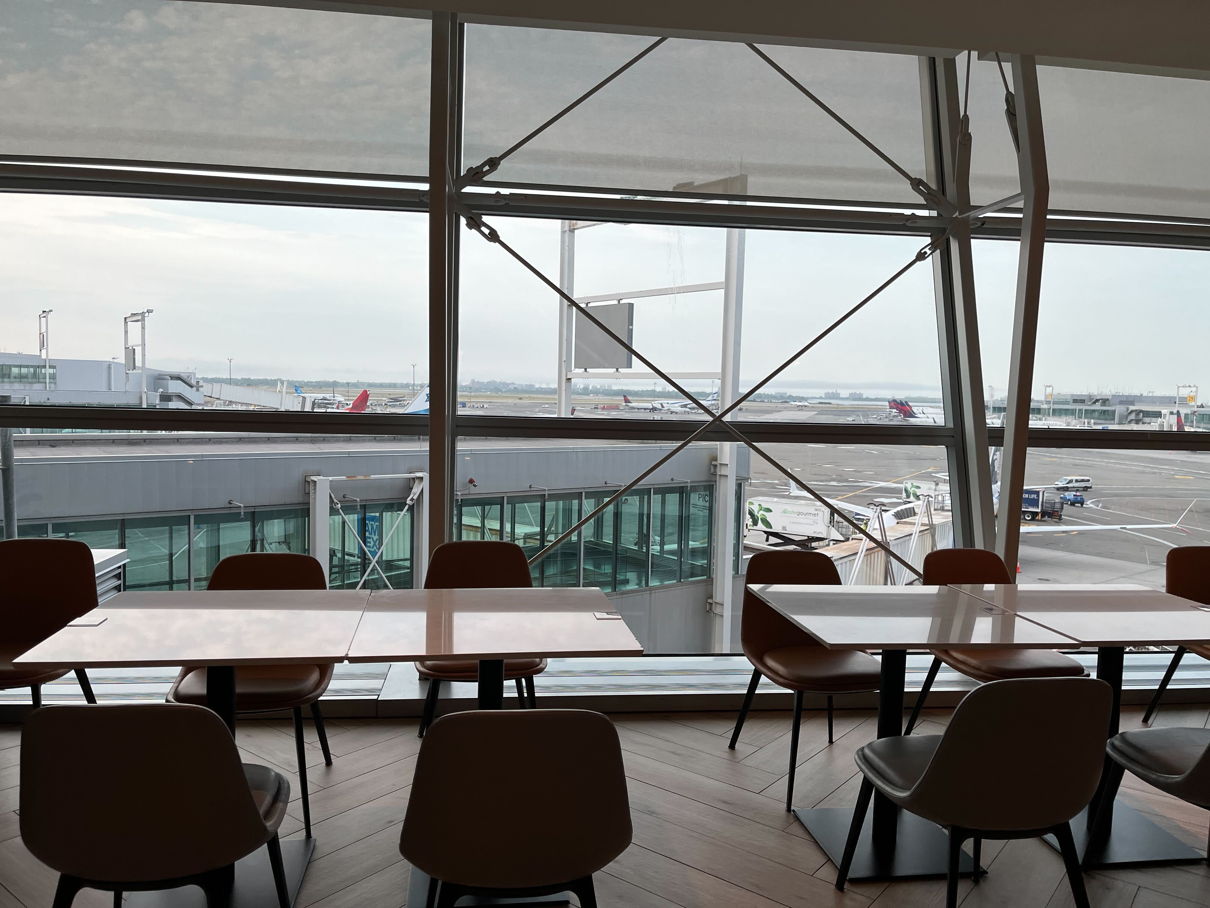 Chase Sapphire Lounge by The Club with Etihad Airways, foto 10