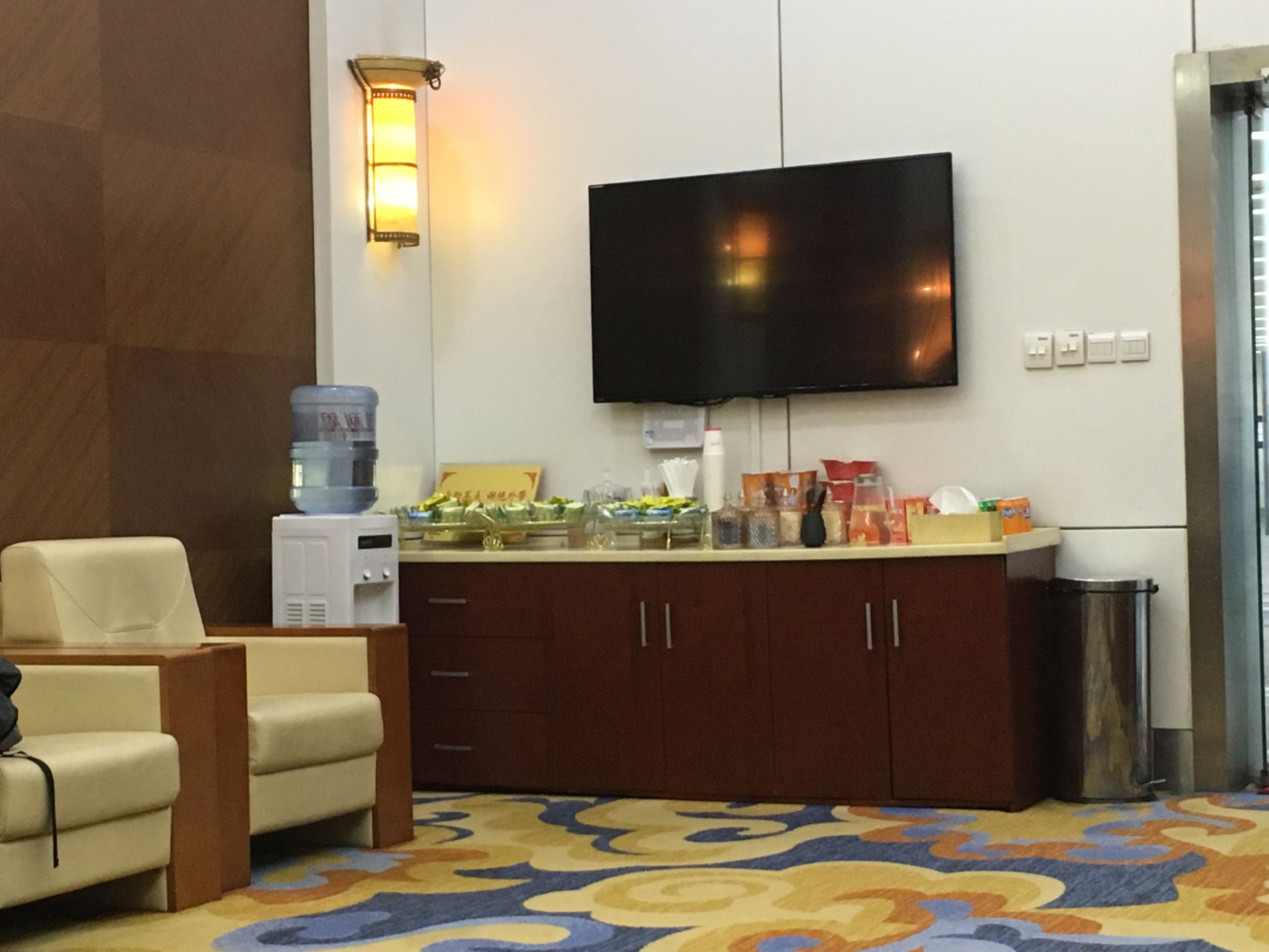 First Class Lounge 7 (Temporarily Closed), foto 2