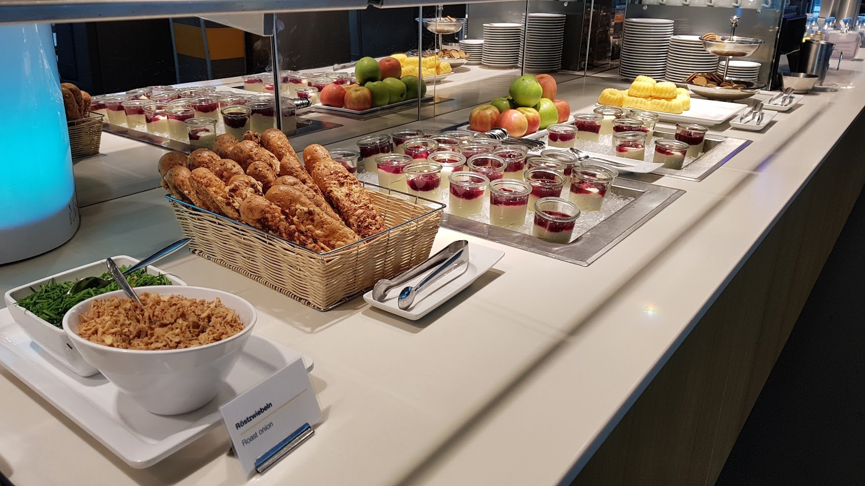 Lufthansa Business Lounge (Non-Schengen, Gates B24-B28), photo 4