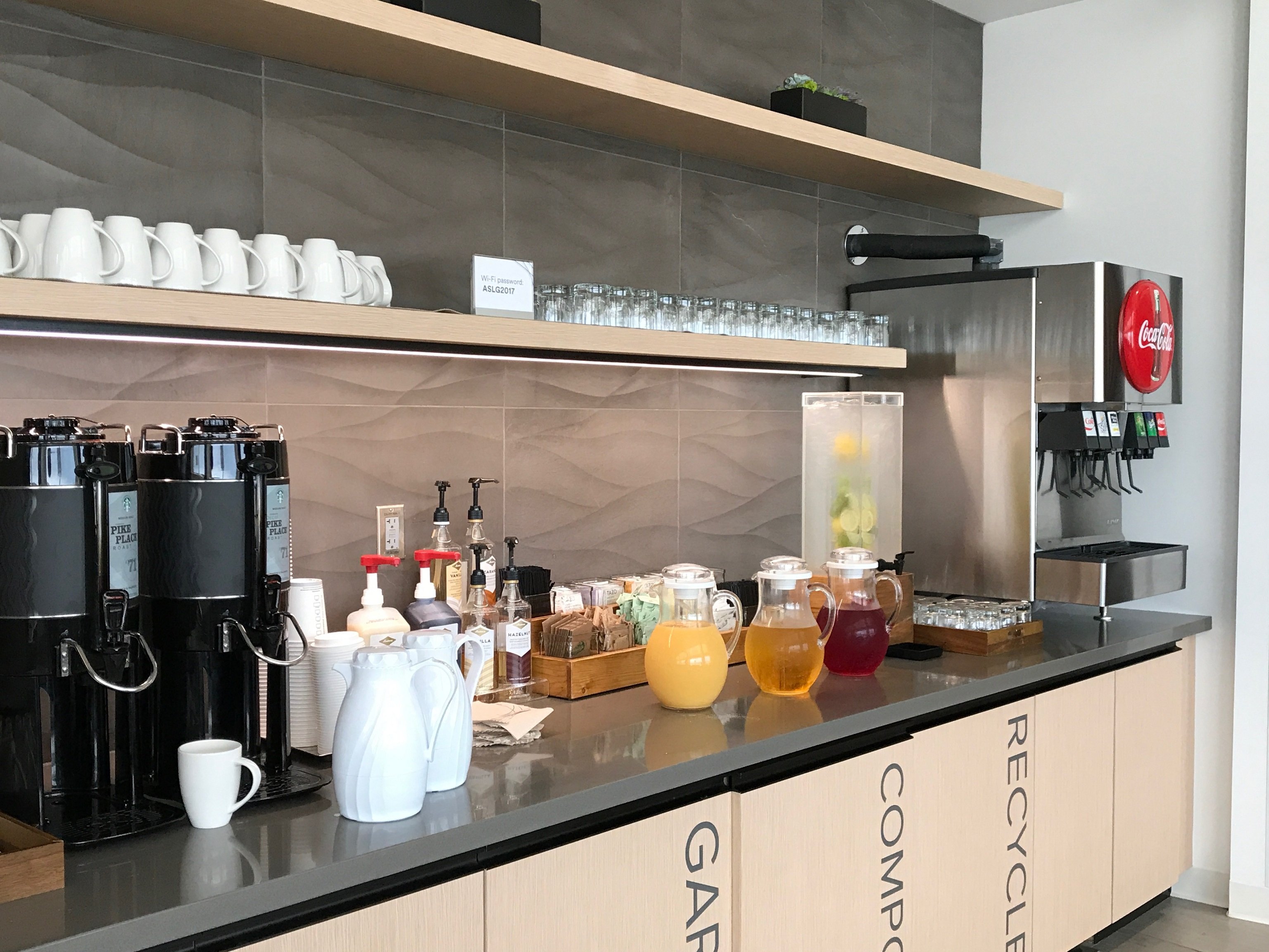 Alaska Airlines Alaska Lounge, photo 10