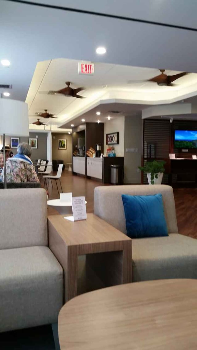 Hawaiian Airlines Premier Club Lounge (North), photo 9