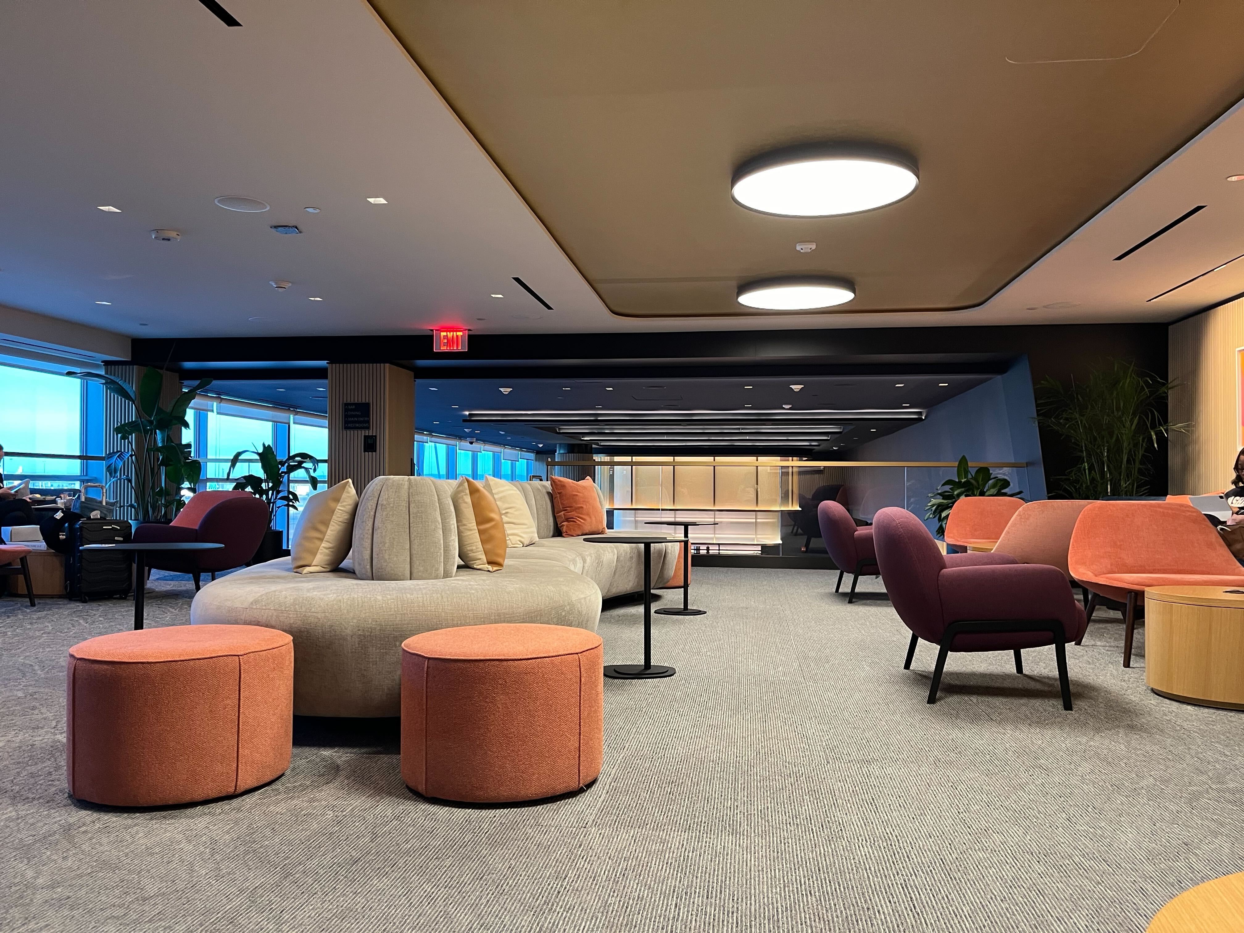 Etihad Airways Lounge (Chase Sapphire Lounge by The Club), photo 6
