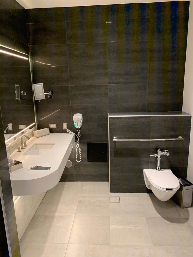 American Airlines Admirals Club (Gate D30), photo 6