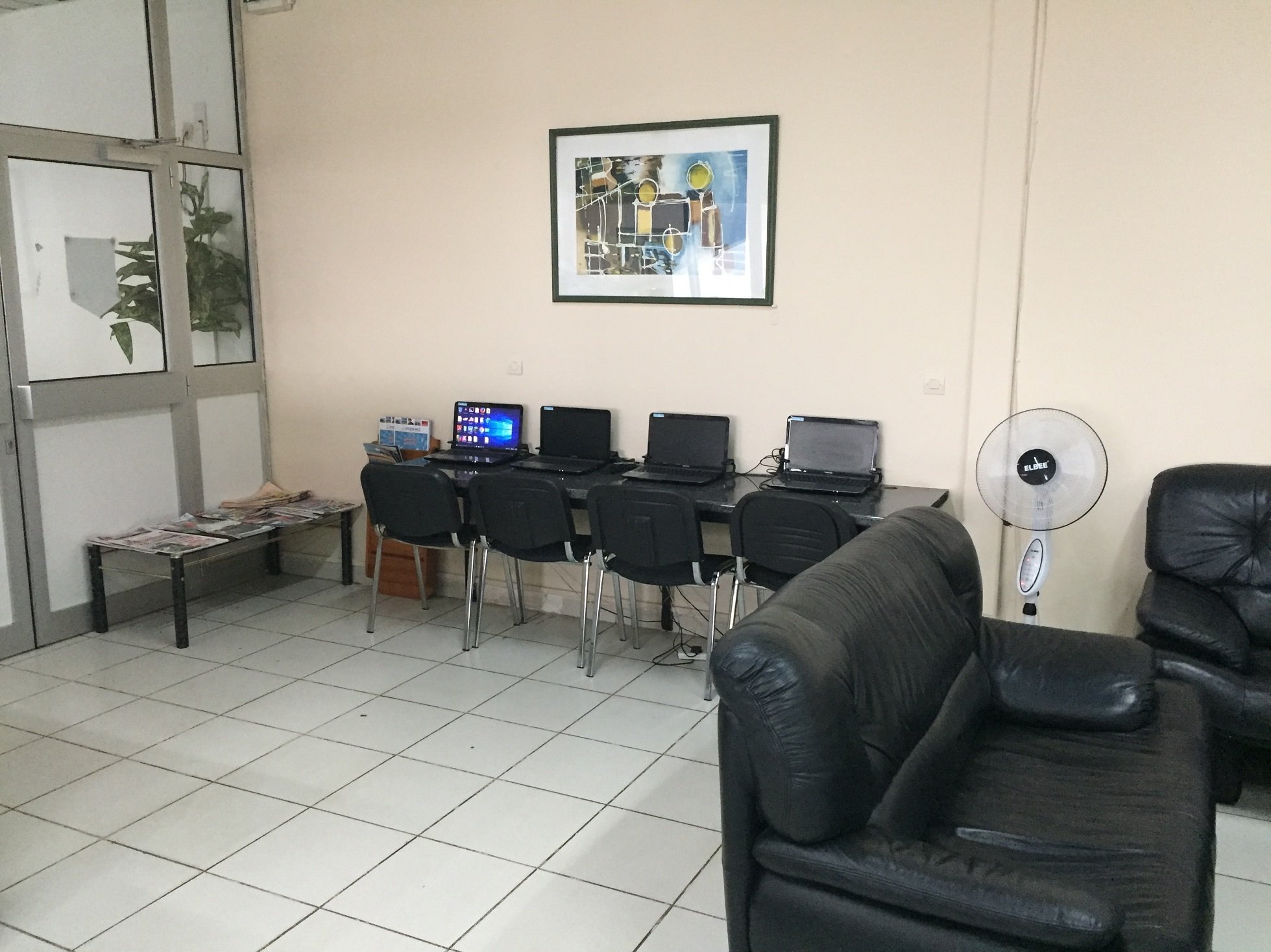 First Class Lounge, photo 7