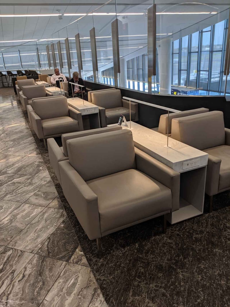 Air Canada Maple Leaf Lounge, foto 2