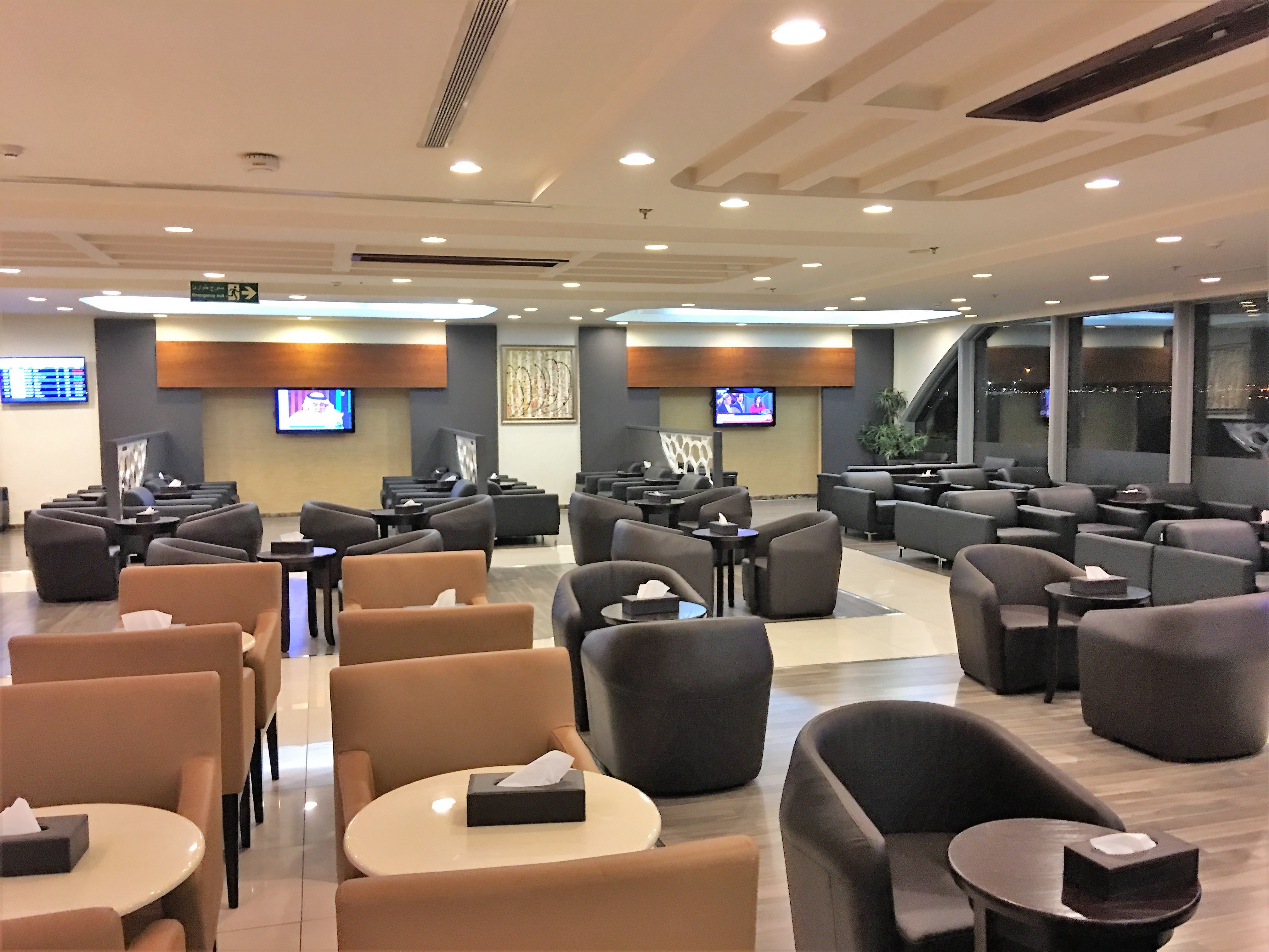 First Class Lounge, photo 3