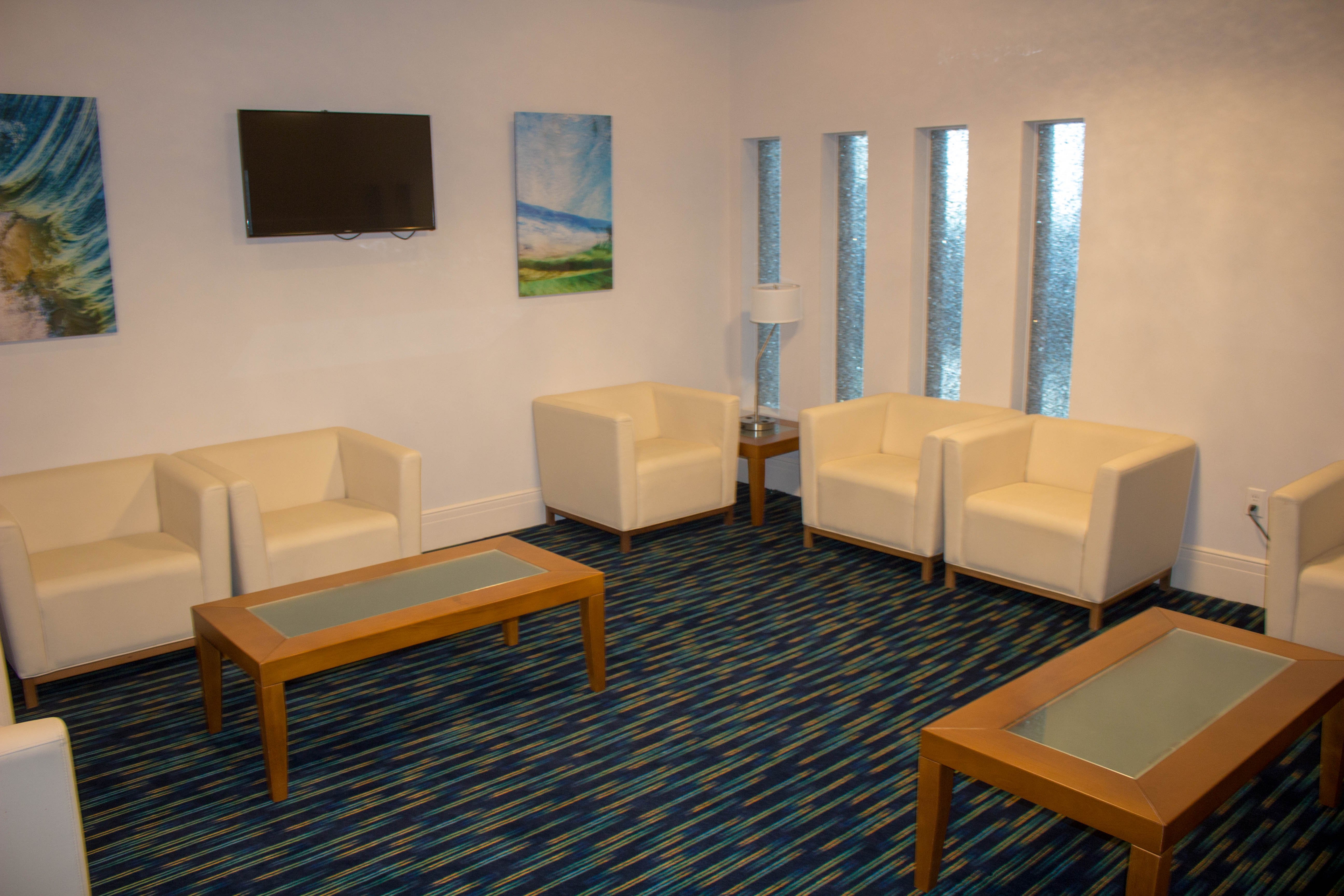International VIP Lounge (Gate 8), photo 1