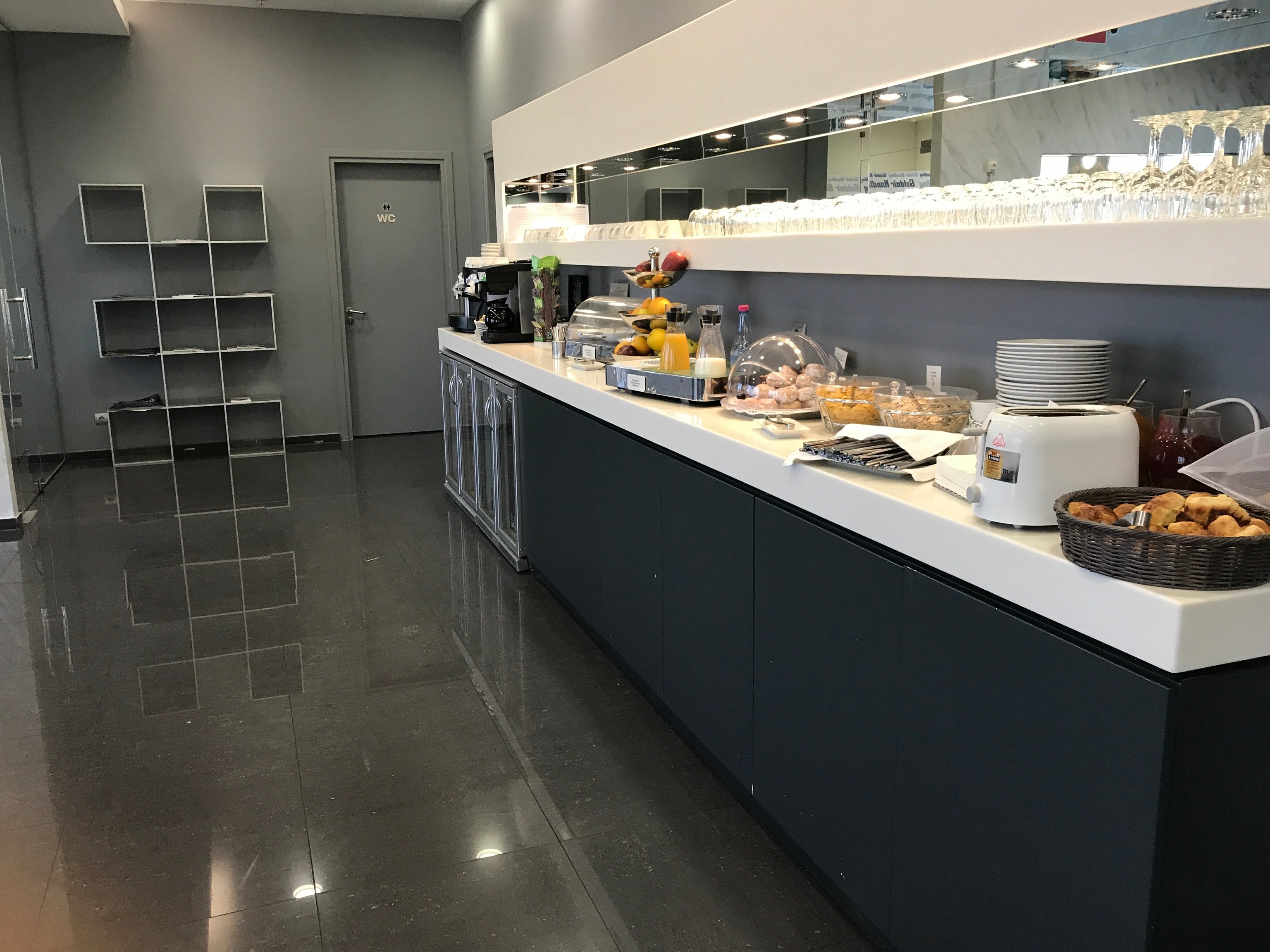 Goldair CIP Lounge, photo 5