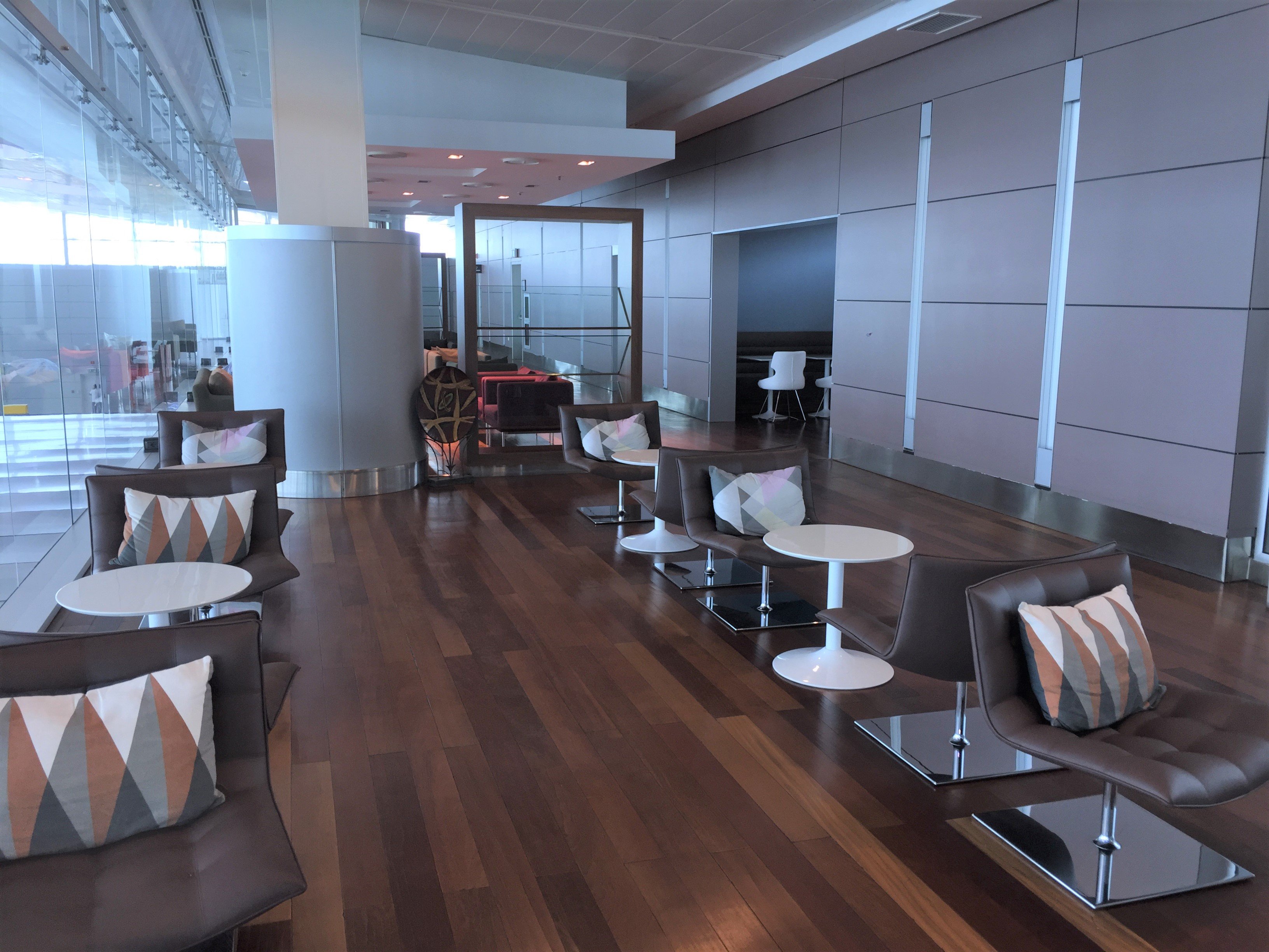 Converse Bank Business Lounge, photo 7