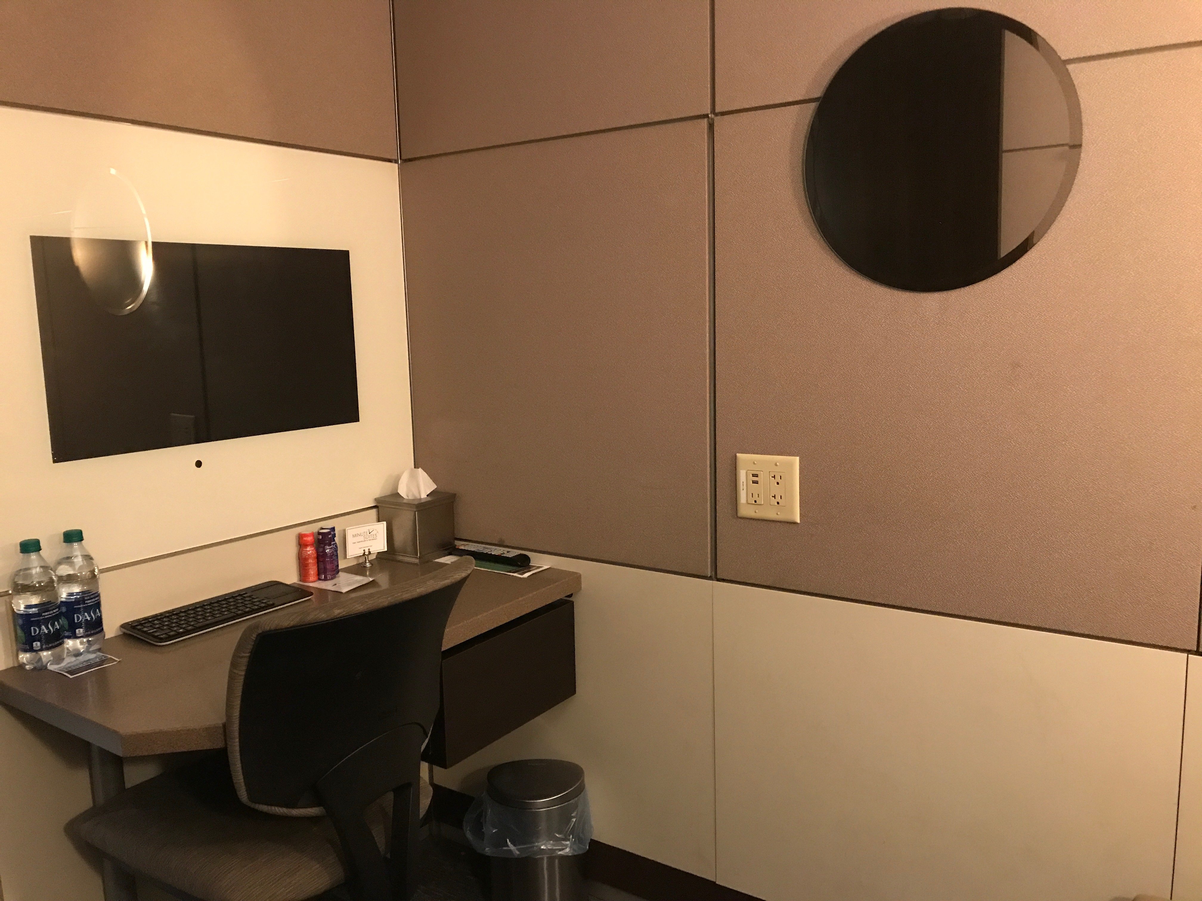 Minute Suites (Gate B15), photo 12